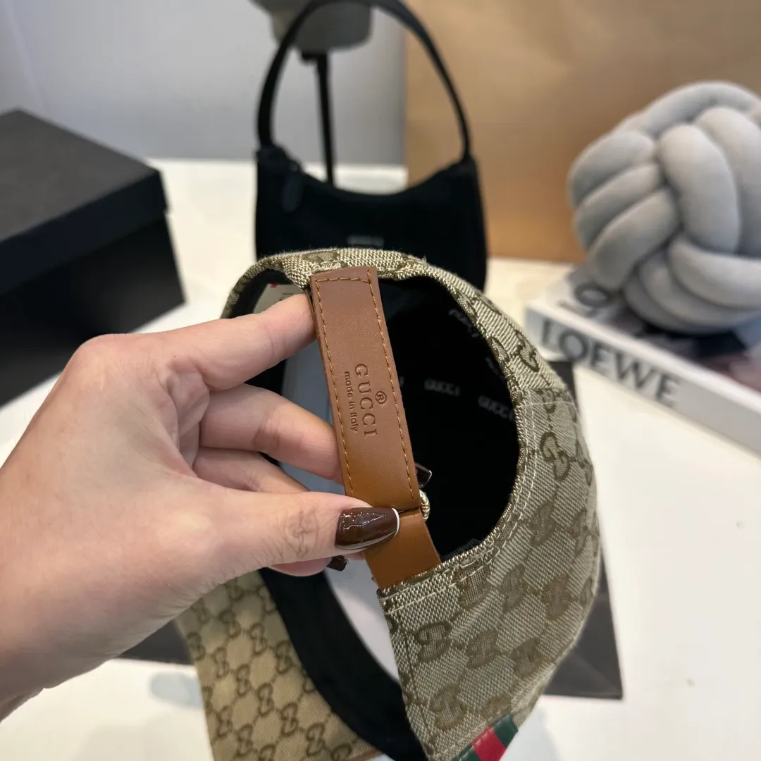 P600000 classic model! Gucci (Gucci) classic original baseball cap😍Light and breathable! Photographed in real life, suitable for men and women in all seasons, basic head circumference 56cm, adjustable patches.