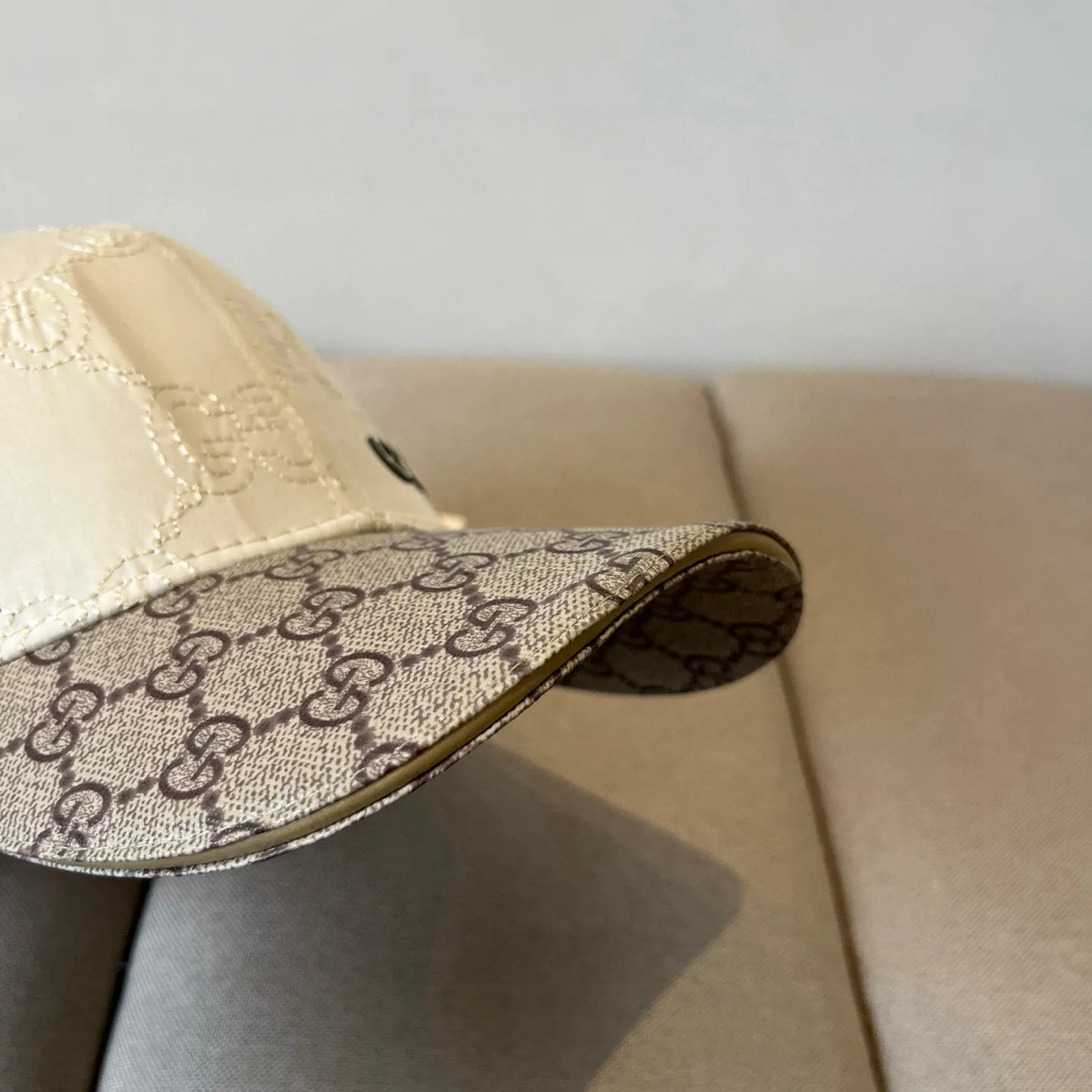 P60 Gucci Baseball Cap♥️GUCCI🧢New product from the official website, baseball cap, original quality, very popular 🔥🎩 The craftsmanship is very exquisite, high-end and classy! Low-key luxury, easy to carry! Running volume!