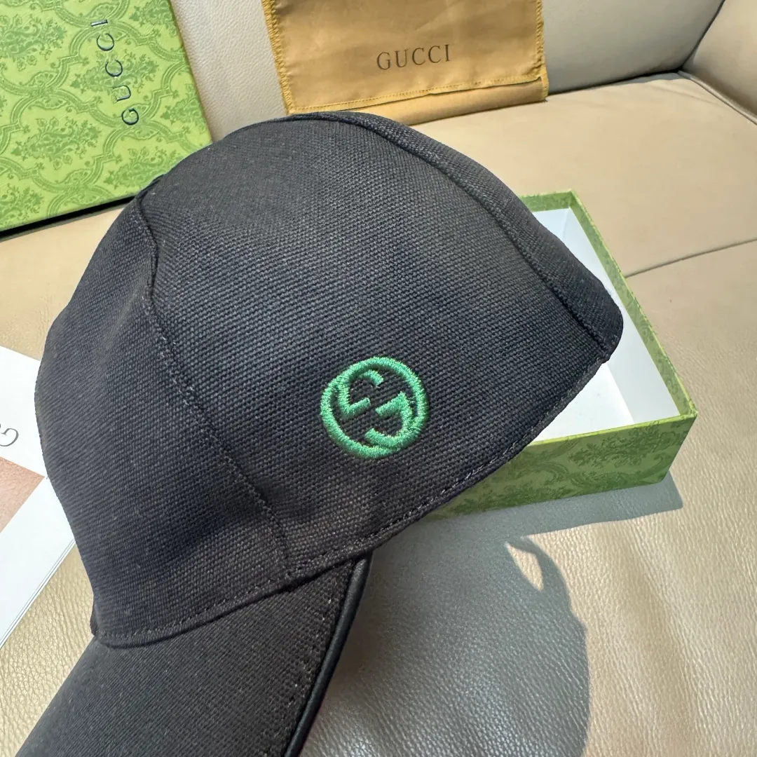 p90 hot new models are back in stock!   , Gucci (Gucci) latest original baseball cap, double G small embroidery, 1:1 mold opening and customization at the counter, price at the counter 3200+, purchasing hot-selling model🥰🥰original canvas fabric + original customized elastic webbing, pure cotton lining, light, breathable, fashionable and versatile, great quality, shipped in black and white!