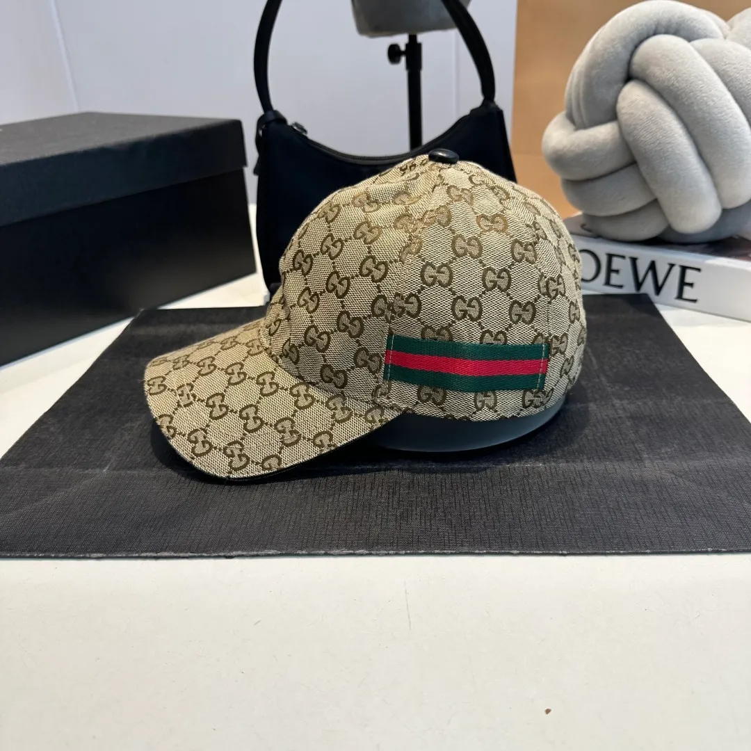 P60 Gucci (Gucci) classic original baseball cap😍Customized with 1:1 mold opening at the counter, the highest version, the original canvas is light and breathable! Photographed in real life, suitable for men and women in all seasons, basic head circumference 56cm, adjustable patches.