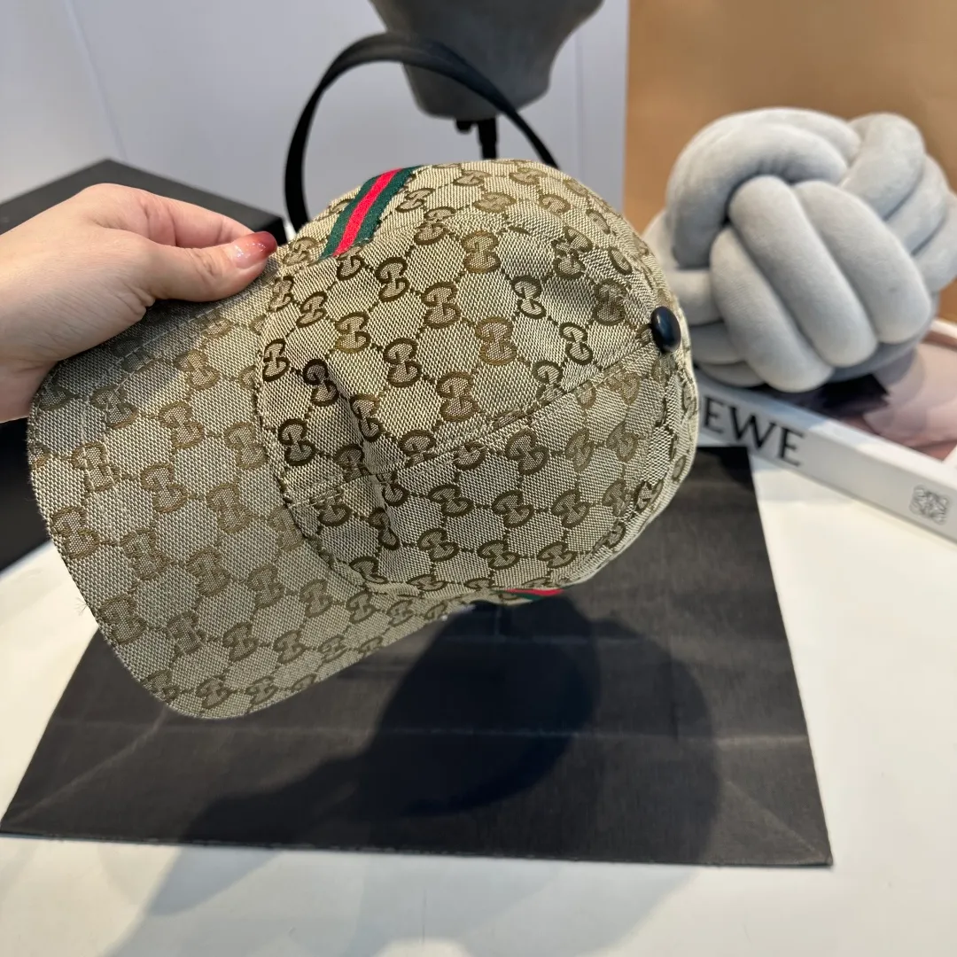 P60 Gucci (Gucci) classic original baseball cap😍Customized with 1:1 mold opening at the counter, the highest version, the original canvas is light and breathable! Photographed in real life, suitable for men and women in all seasons, basic head circumference 56cm, adjustable patches.
