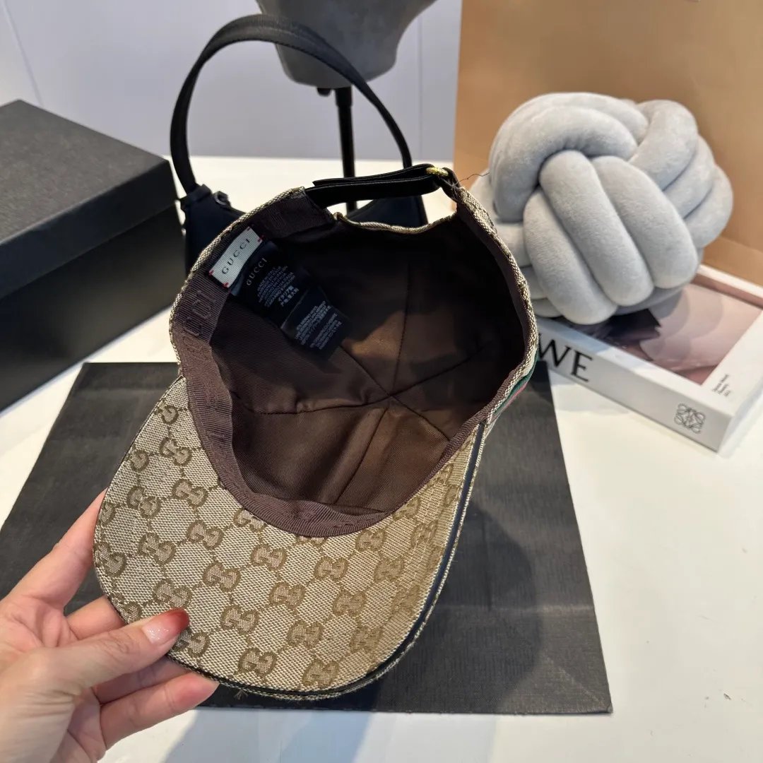 P60 Gucci (Gucci) classic original baseball cap😍Customized with 1:1 mold opening at the counter, the highest version, the original canvas is light and breathable! Photographed in real life, suitable for men and women in all seasons, basic head circumference 56cm, adjustable patches.