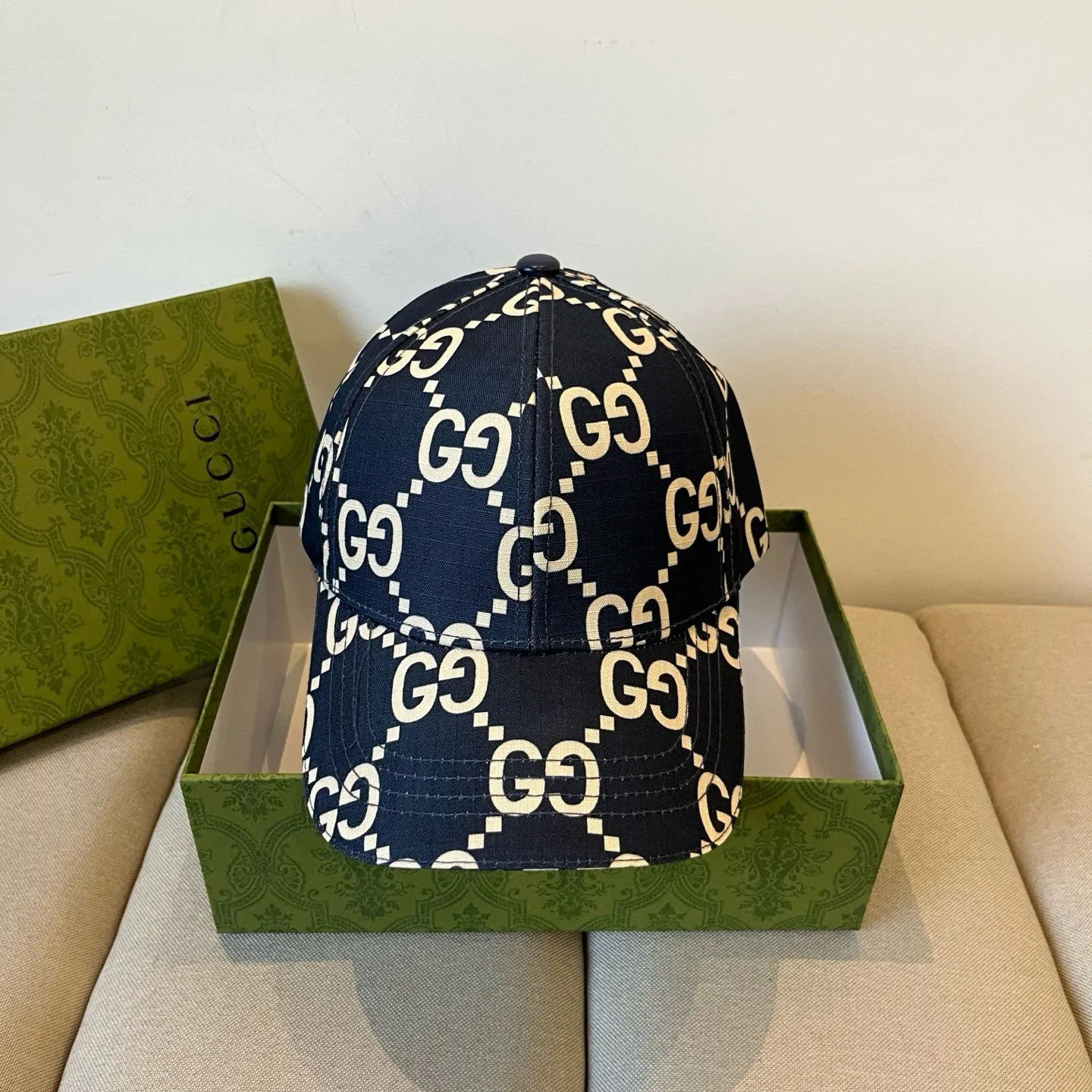 P60 Gucci Baseball Cap♥️GUCCI🧢New product from the official website, baseball cap, original quality, very popular 🔥🎩 The craftsmanship is very exquisite, high-end and classy! Low-key luxury, easy to carry! Running volume!