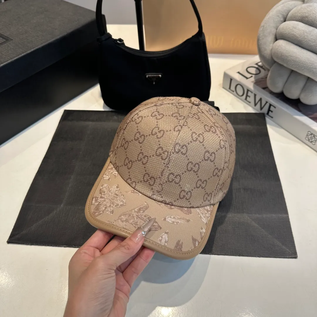 P56 Gucci Baseball Cap♥️GUCCI🧢New product from the official website, baseball cap, original quality, hot arrival 🔥🎩 The craftsmanship is very exquisite, high-end and classy! Low-key luxury, easy to carry! Running volume!