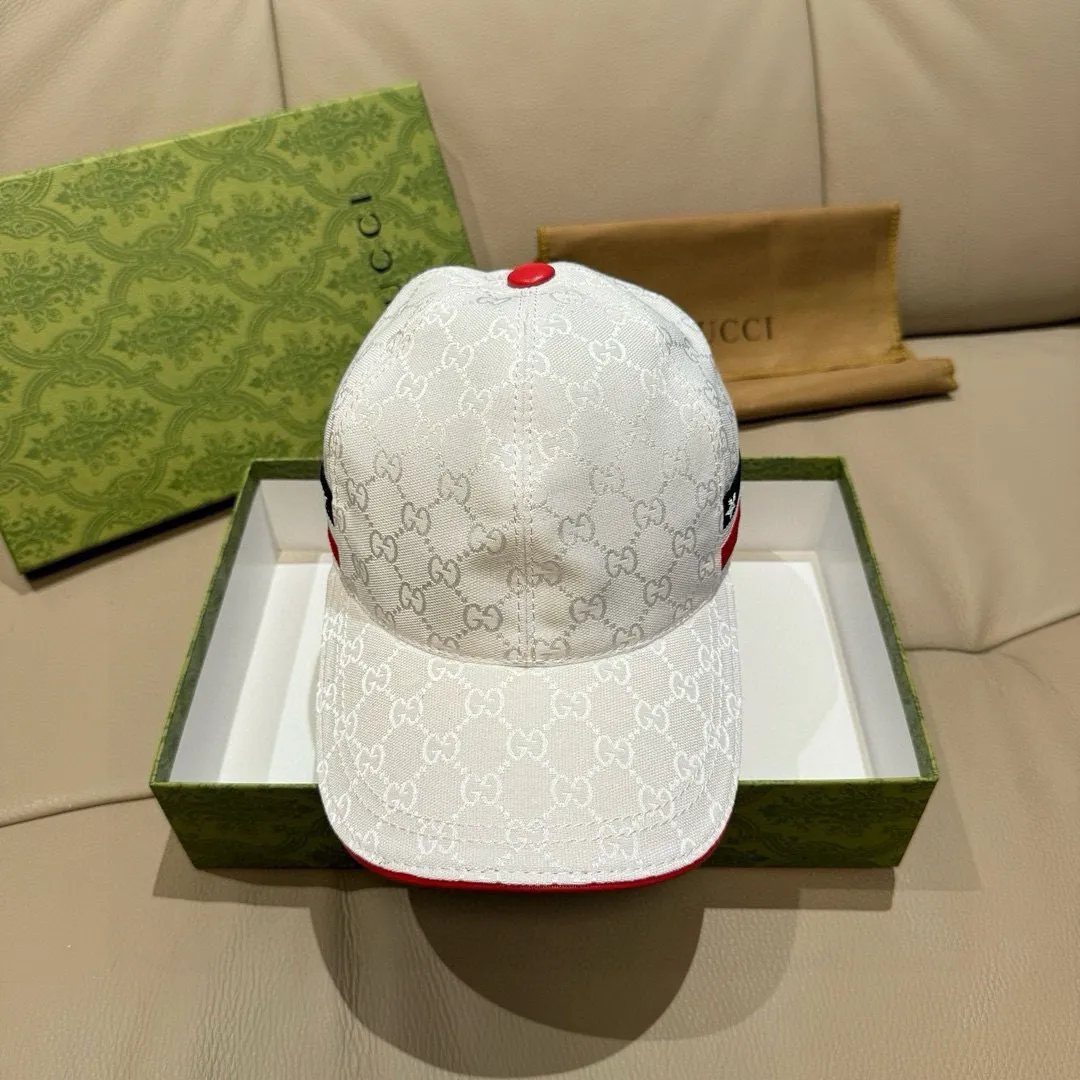 p90, Gucci (Gucci) classic original baseball cap, five-star webbing, 1:1 mold customization, original canvas + first-layer cowhide, popular purchasing agent, versatile style for men and women, great quality! The basic head circumference is 56cm, and the patch is adjustable.
