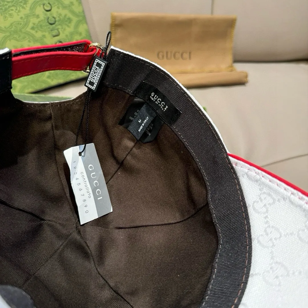 p90, Gucci (Gucci) classic original baseball cap, five-star webbing, 1:1 mold customization, original canvas + first-layer cowhide, popular purchasing agent, versatile style for men and women, great quality! The basic head circumference is 56cm, and the patch is adjustable.