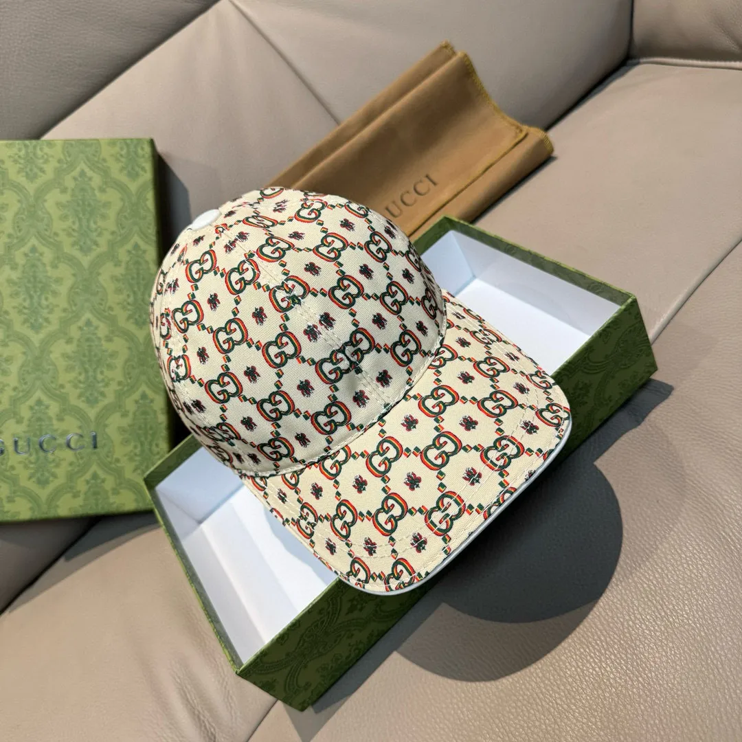 p90 New model shipped, Gucci (Gucci) new original baseball cap, double G insect print, counter 1:1, imported canvas + first layer cowhide, popular on behalf of purchasing, versatile style for men and women, great quality! The basic head circumference is 56cm, and the patch is adjustable.
