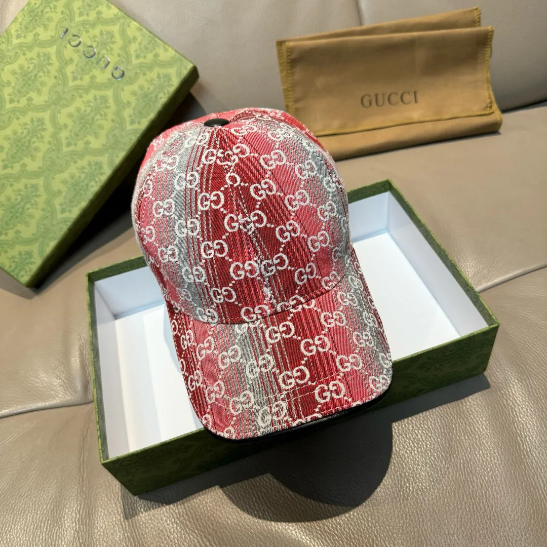 p90, Gucci (Gucci) new original baseball cap, gradient candy double G, 1:1 mold opening and customization at the counter! Original denim fabric + first-layer cowhide, light and breathable! Actual photo, suitable for men and women, basic head circumference 56cm, adjustable patch.