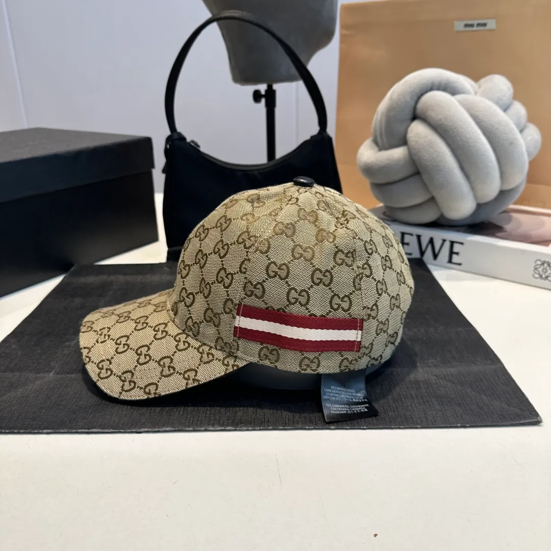 P60 Gucci (Gucci) classic original baseball cap😍Customized with 1:1 mold opening at the counter, the highest version, the original canvas is light and breathable! Photographed in real life, suitable for men and women in all seasons, basic head circumference 56cm, adjustable patches.