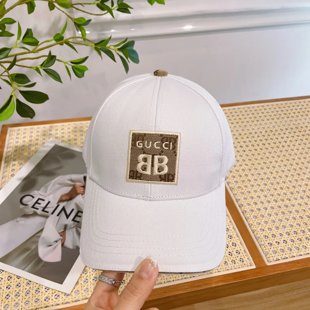 P60 Gucci Gucci co-branded high-end, latest model! Fashion trend, high-end workmanship! Every hat is made with care! Extraordinary quality, details are also very important. Genuine leather cap nails, genuine leather adjustment strap! Classic jacquard fabric paired with original mesh and pure cotton sweatband, more breathable, sweat-absorbent and sun-protective.