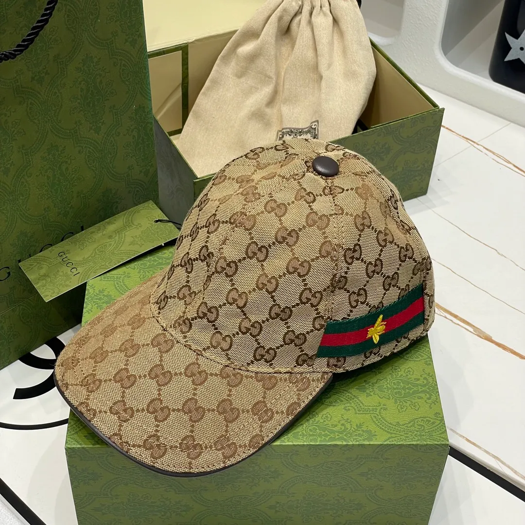 Special batch of 90 Gucci (Gucci) classic original baseball caps😍😍Customized at the counter with 1:1 mold opening, the highest version, original canvas fabric + first-layer cowhide, pure cotton lining, light and breathable! Photographed in real life, it is suitable for men and women in all seasons. The basic head circumference is 56cm and can be adjusted with patches.