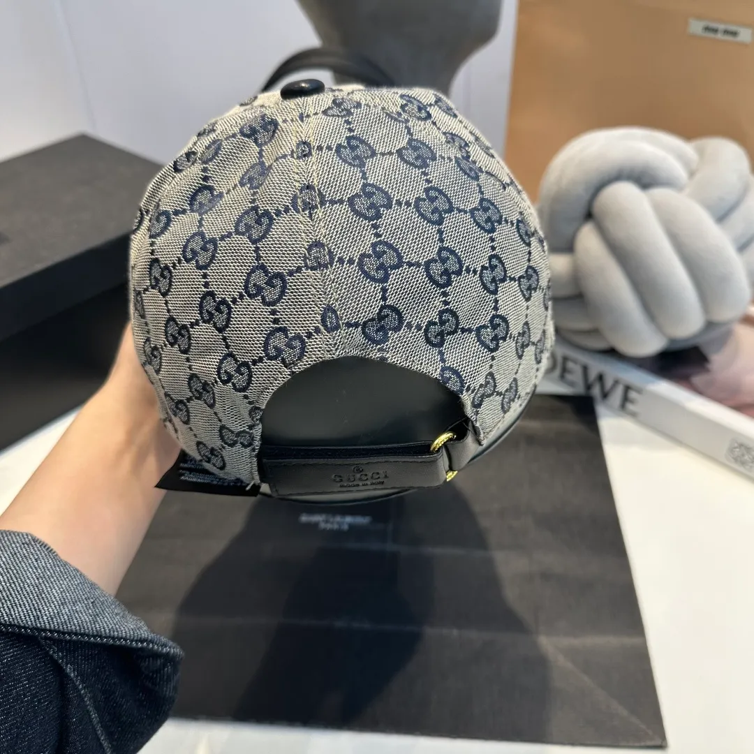 P60 Gucci (Gucci) classic original baseball cap😍Customized with 1:1 mold opening at the counter, the highest version, the original canvas is light and breathable! Photographed in real life, suitable for men and women in all seasons, basic head circumference 56cm, adjustable patches.