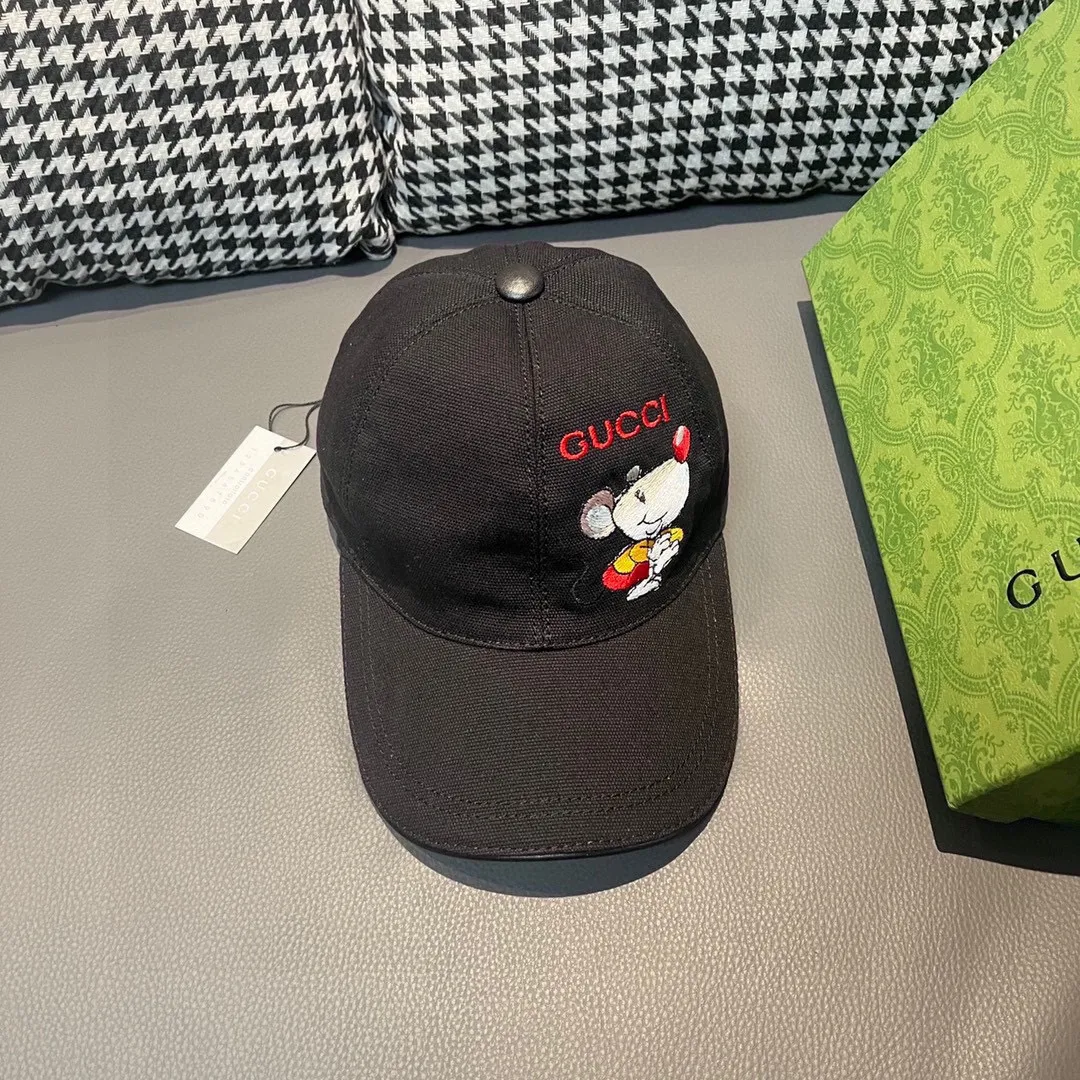 🉐️90, Gucci (Gucci) four-season baseball cap, Gucci mouse, 1:1 mold customization, heavy embroidery, details comparable to those at the counter, original canvas fabric + first-layer cowhide, excellent quality! The first choice for handsome men and beautiful women, fashionable and versatile. The basic head circumference is 56cm, the patch is adjustable, and the original version is shipped from the counter in two colors.
