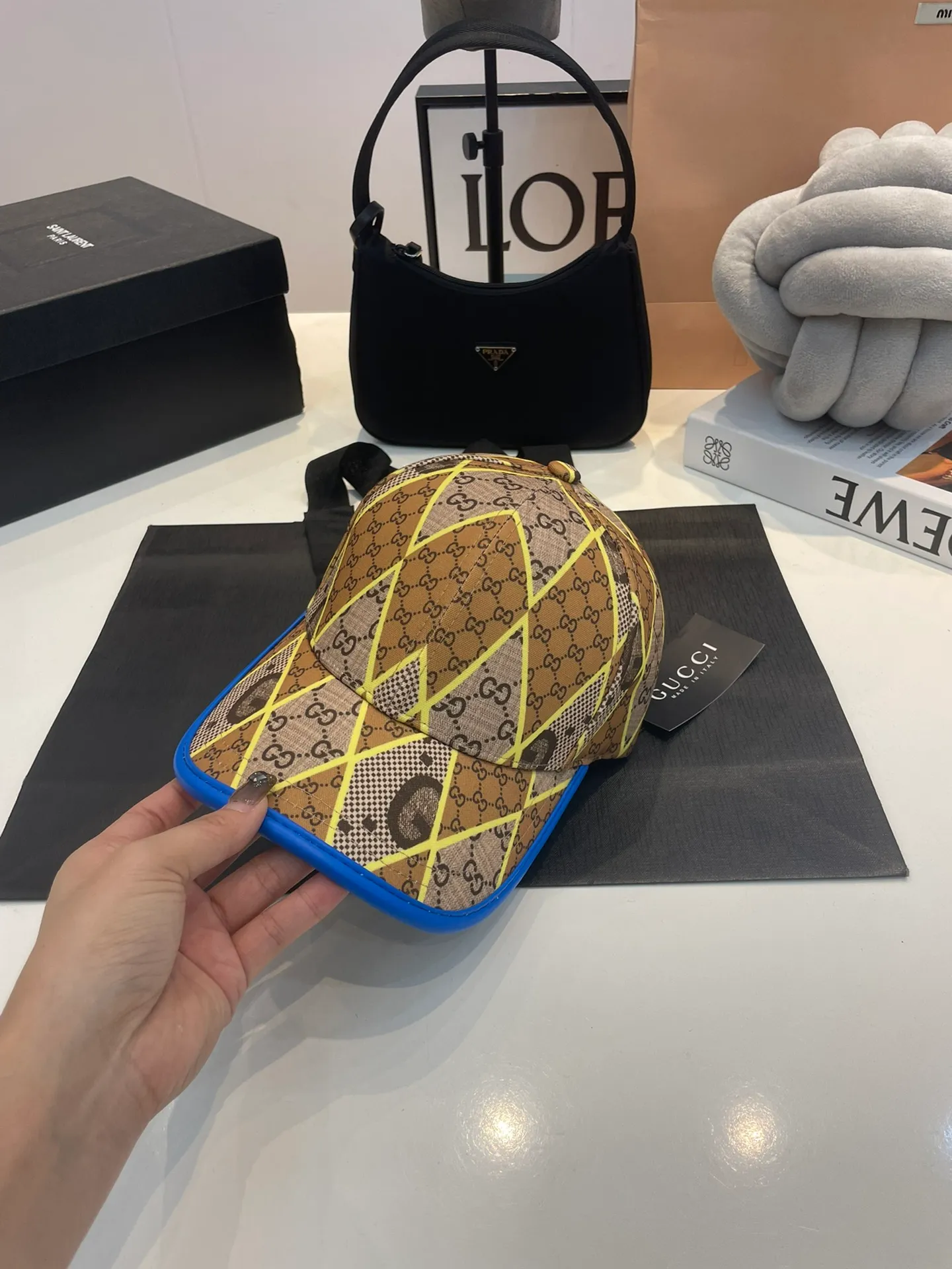 P60 Gucci Baseball Cap♥️GUCCI🧢New product from the official website, baseball cap, original quality, very popular 🔥🎩 The craftsmanship is very exquisite, high-end and classy! Low-key luxury, easy to carry! Running volume