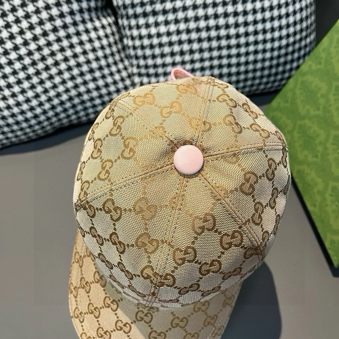 Batch of 900,000-year-old classic models shipped! Gucci (Gucci) classic original baseball cap 😍😍Customized at the 1:1 counter mold, the highest version, original canvas + first-layer cowhide, light and breathable! Photographed in real life, suitable for men and women in all seasons, basic head circumference 56cm, adjustable patches.
