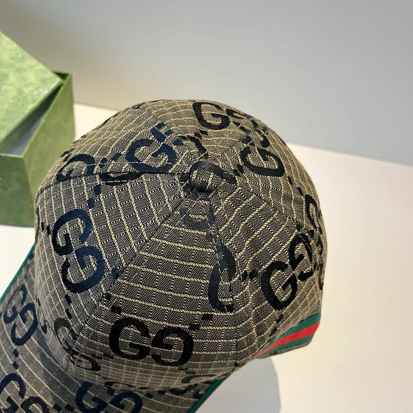 P60 Gucci Baseball Cap♥️GUCCI🧢New product from the official website, baseball cap, original quality, very popular 🔥🎩 The craftsmanship is very exquisite, high-end and classy! Low-key luxury, easy to carry! Running volume!