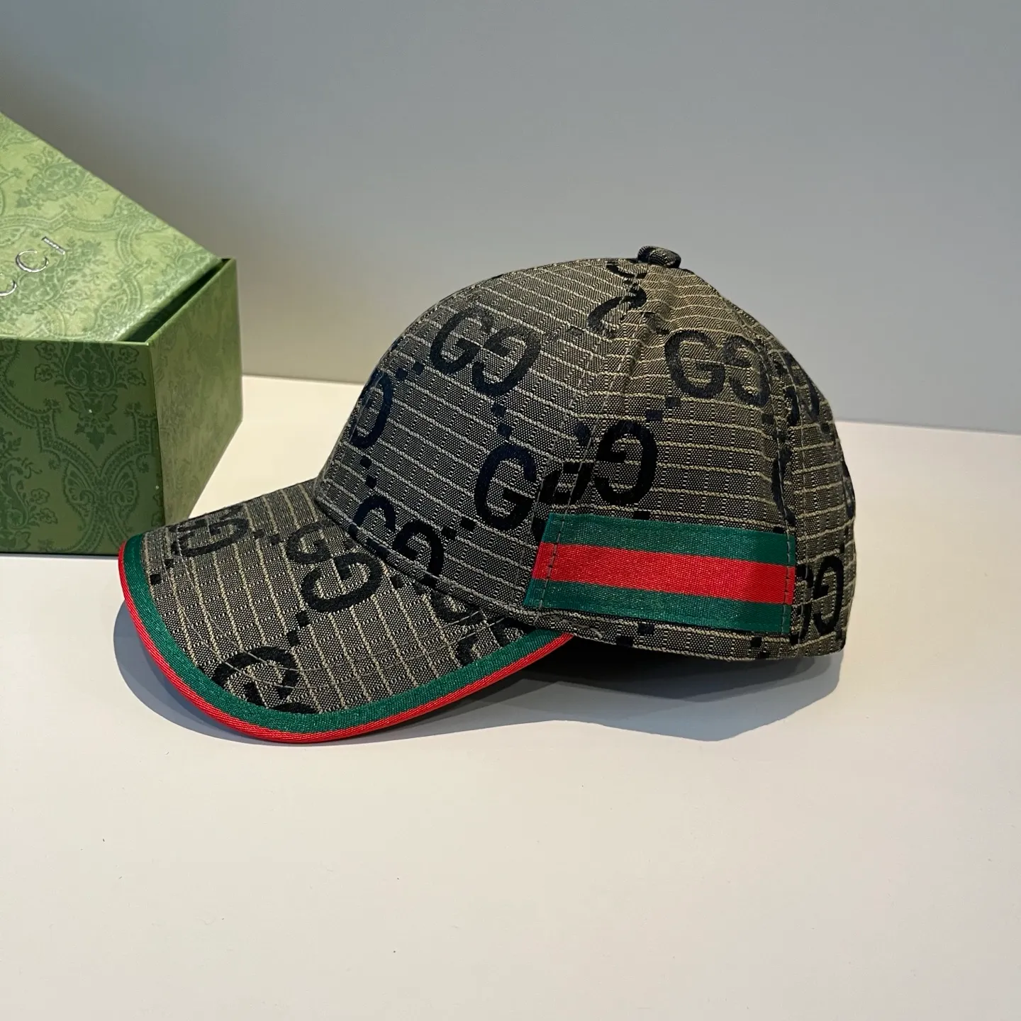 P60 Gucci Baseball Cap♥️GUCCI🧢New product from the official website, baseball cap, original quality, very popular 🔥🎩 The craftsmanship is very exquisite, high-end and classy! Low-key luxury, easy to carry! Running volume!
