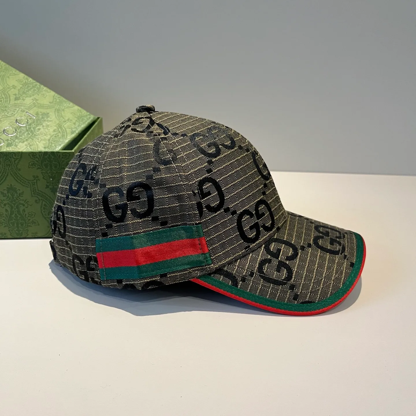 P60 Gucci Baseball Cap♥️GUCCI🧢New product from the official website, baseball cap, original quality, very popular 🔥🎩 The craftsmanship is very exquisite, high-end and classy! Low-key luxury, easy to carry! Running volume!