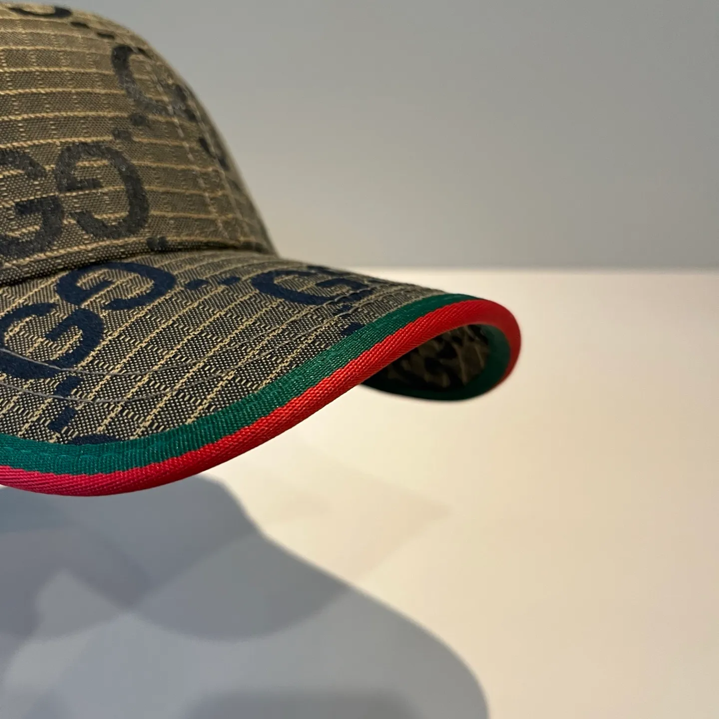 P60 Gucci Baseball Cap♥️GUCCI🧢New product from the official website, baseball cap, original quality, very popular 🔥🎩 The craftsmanship is very exquisite, high-end and classy! Low-key luxury, easy to carry! Running volume!