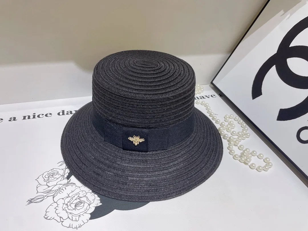 Inquiry with pictures, Gucci bee 🐝 fine linen bucket hat