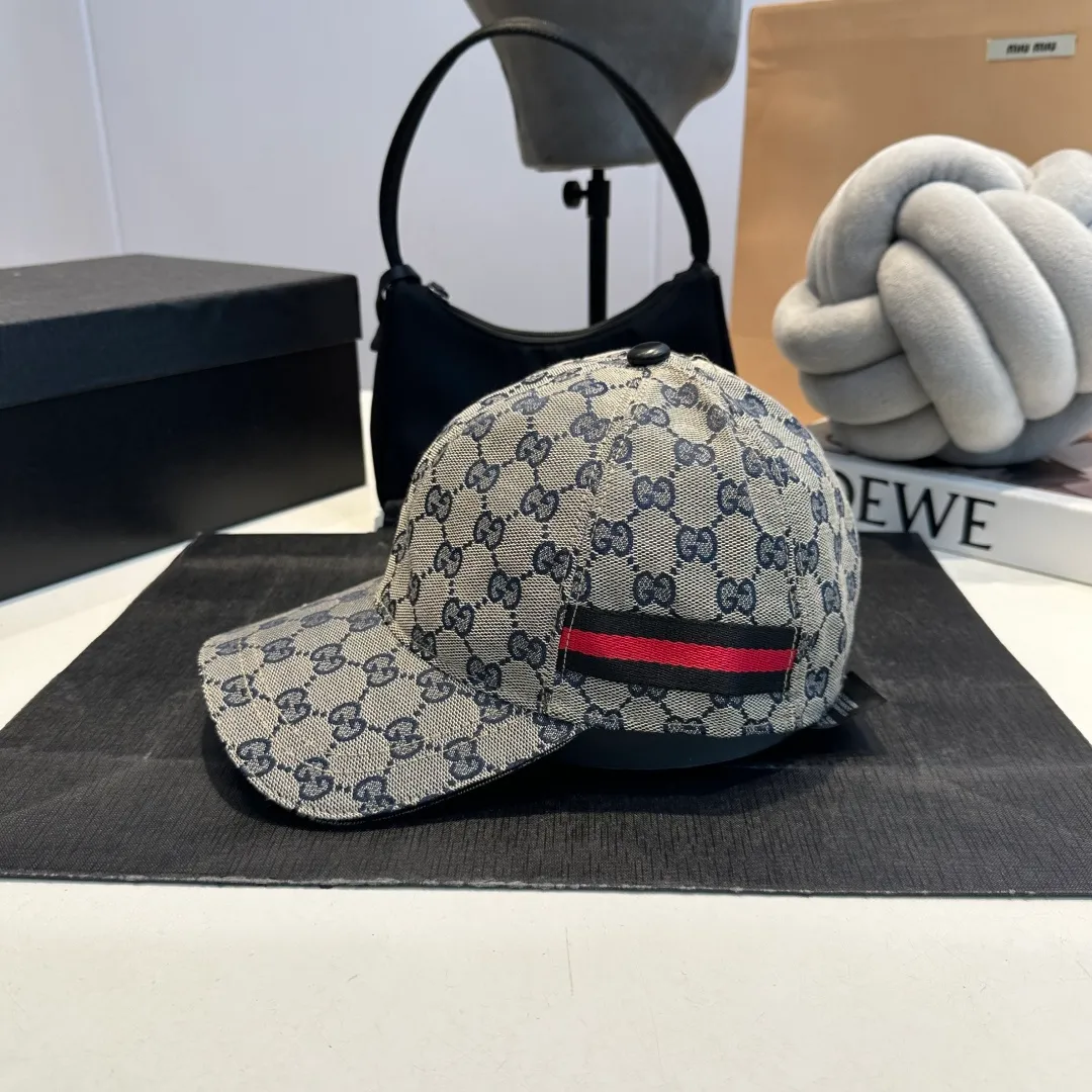 P60 Gucci (Gucci) classic original baseball cap😍Customized with 1:1 mold opening at the counter, the highest version, the original canvas is light and breathable! Photographed in real life, suitable for men and women in all seasons, basic head circumference 56cm, adjustable patches.