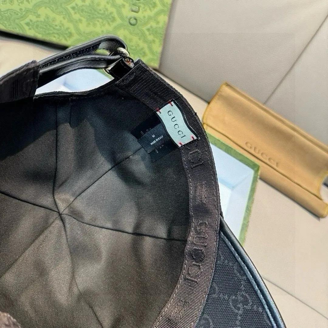 P150, Gucci's new original baseball cap, tiger head webbing, 1:1 mold customization, heavy embroidery, details comparable to those at counters, original canvas fabric + first-layer cowhide, great quality! The first choice for handsome men and beautiful women, fashionable and versatile. The basic head circumference is 56cm, and the patch is adjustable.