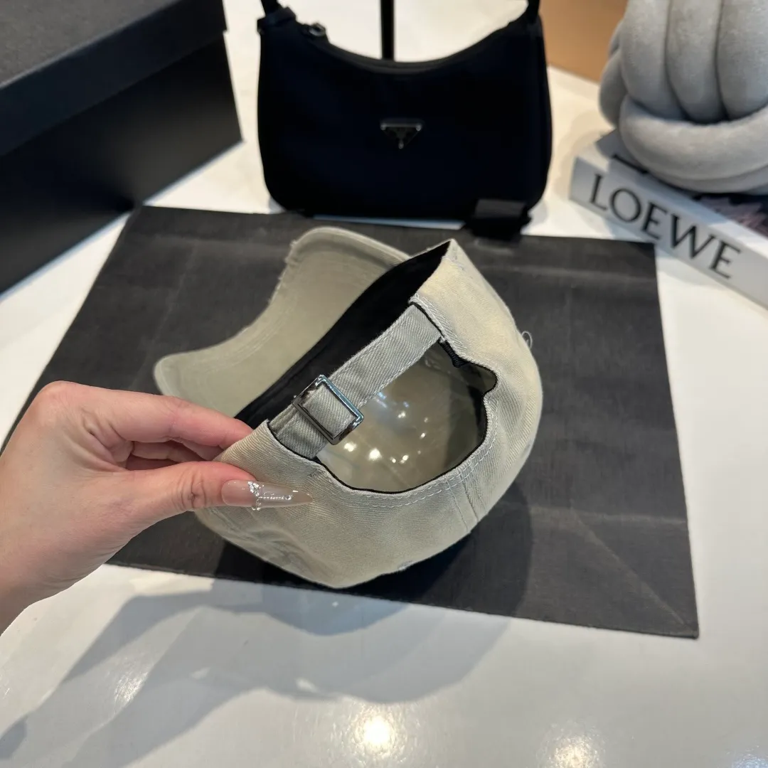 P60 GUCCI ripped baseball cap, the original quality is very popular, the craftsmanship is very exquisite, the atmosphere is high-end and classy! Low-key luxury, easy to carry! Running volume!