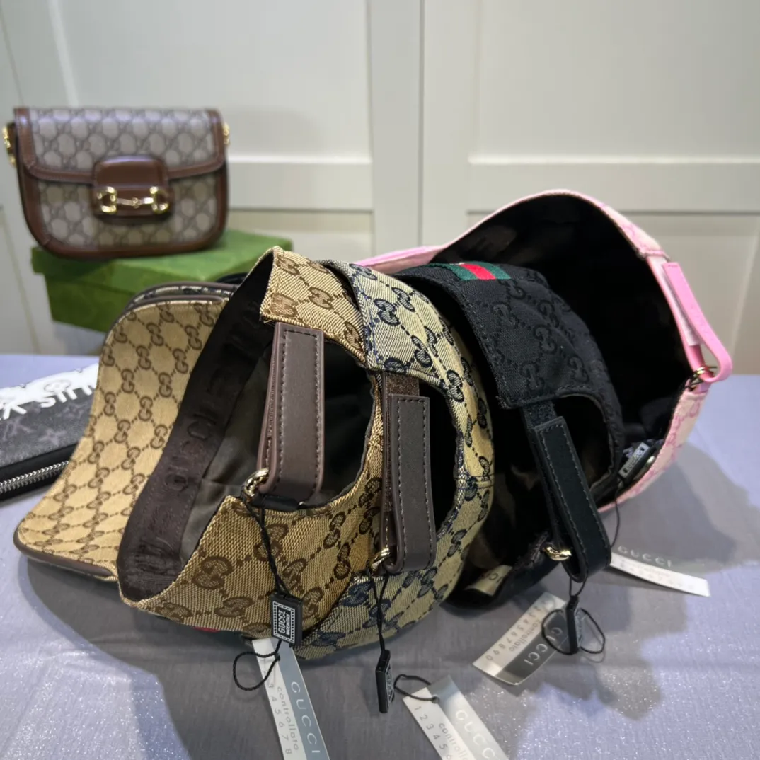 P90💰10,000-year-old classic model shipped! Gucci (Gucci) classic original baseball cap 😍😍Customized at the 1:1 counter mold, the highest version, original canvas + first layer of cowhide, pure cotton lining, light and breathable! Photographed in real life, suitable for men and women in all seasons, basic head circumference 56cm, adjustable patches.