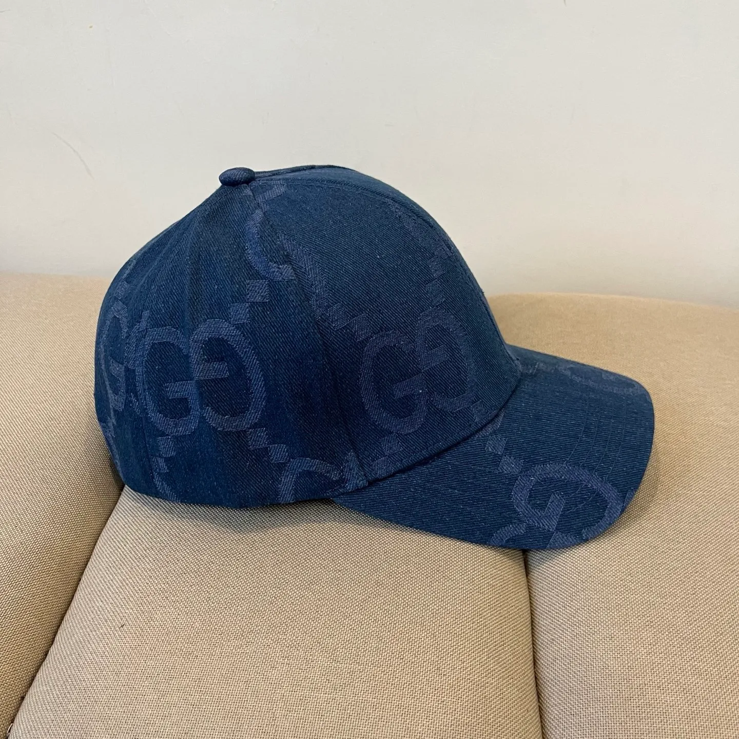 P60 Gucci Baseball Cap♥️GUCCI🧢New product from the official website, baseball cap, original quality, very popular 🔥🎩 The craftsmanship is very exquisite, high-end and classy! Low-key luxury, easy to carry! Running volume!