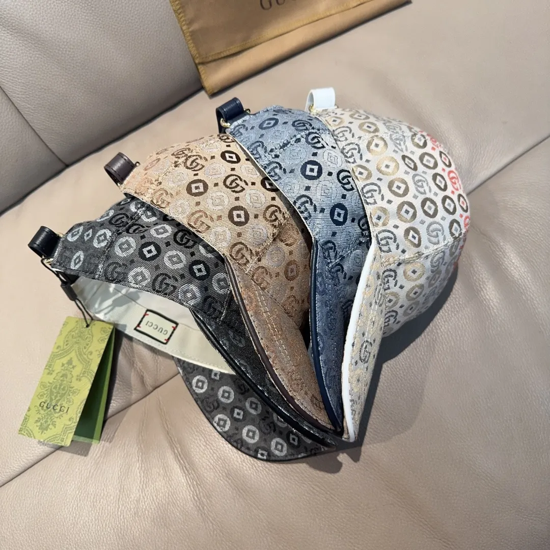 p90., Gucci's new original baseball cap, double G jacquard, 1:1 mold customization at the counter, perfect pattern, original canvas fabric + first-layer cowhide, light and breathable! The basic head circumference is 56cm, and the patch is adjustable.