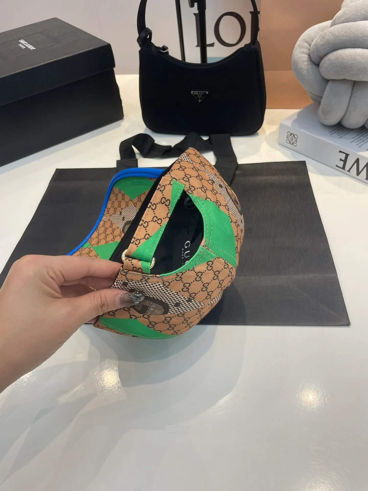 P60 Gucci Baseball Cap♥️GUCCI🧢New product from the official website, baseball cap, original quality, very popular 🔥🎩 The craftsmanship is very exquisite, high-end and classy! Low-key luxury, easy to carry! Running volume