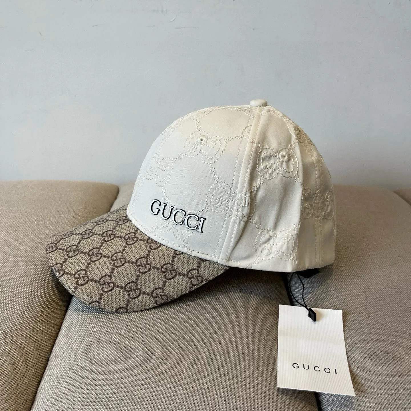 P60 Gucci Baseball Cap♥️GUCCI🧢New product from the official website, baseball cap, original quality, very popular 🔥🎩 The craftsmanship is very exquisite, high-end and classy! Low-key luxury, easy to carry! Running volume!