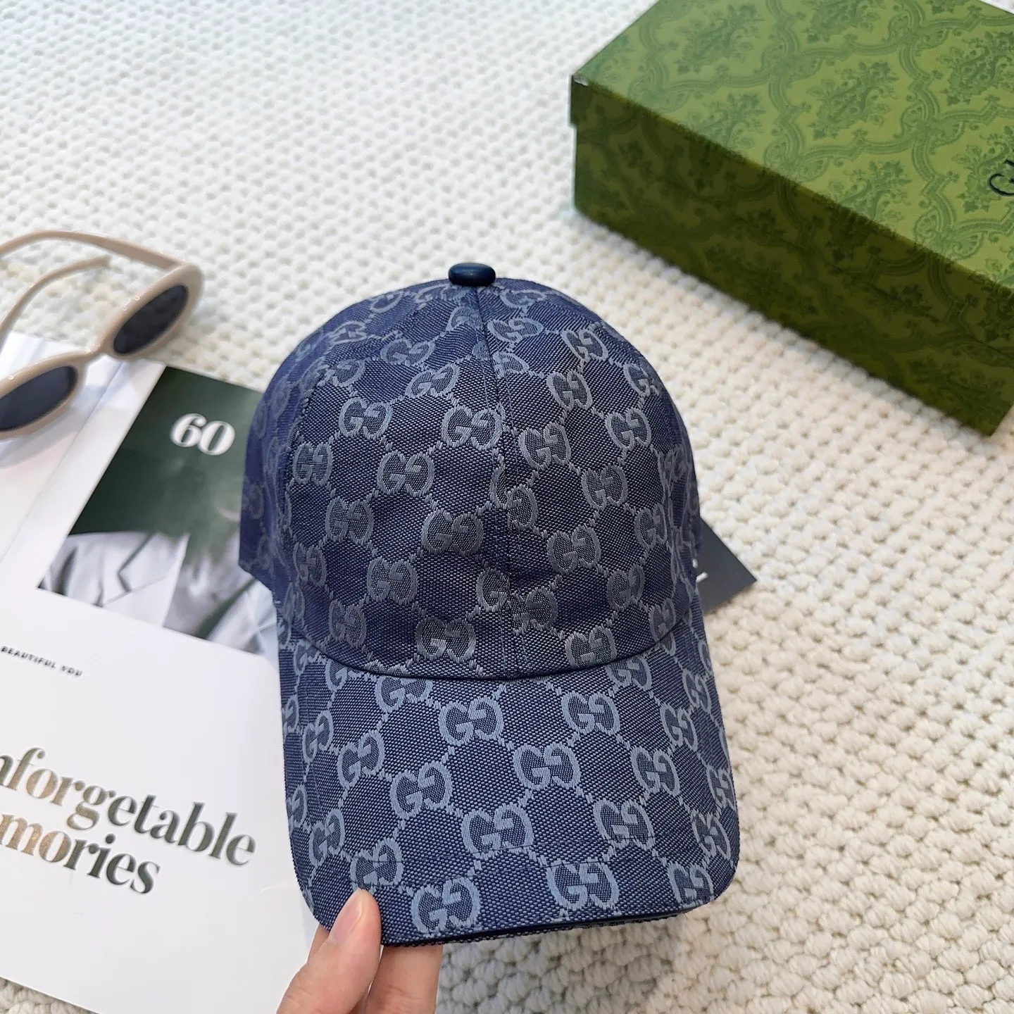 P90 Gucci (Gucci) classic original baseball cap😍Customized with 1:1 mold opening at the counter, the highest version, the original canvas is light and breathable! Photographed in real life, suitable for men and women in all seasons, basic head circumference 56cm, adjustable patches.