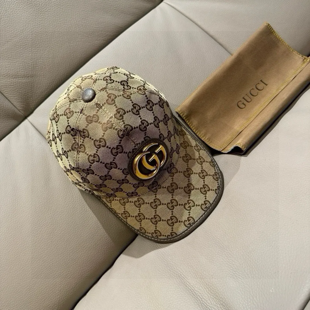 P90., Gucci (Gucci) new original baseball cap, metal double G, the latest model at the counter, 1:1 mold customization, genuine mold hardware, original canvas fabric + first-layer cowhide, original quality! The quality is great, the basic head circumference is 56cm, and the patch is adjustable.