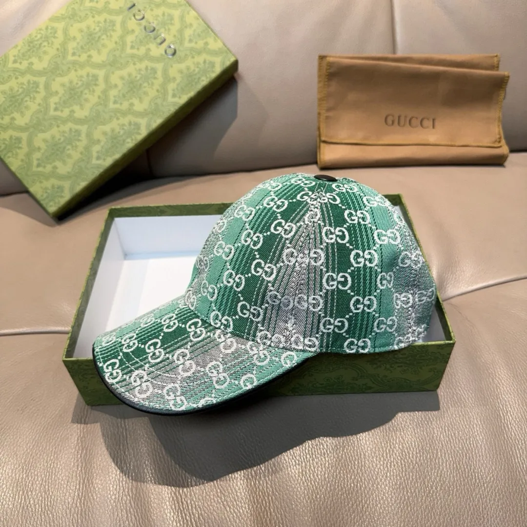 p90, Gucci (Gucci) new original baseball cap, gradient candy double G, 1:1 mold opening and customization at the counter! Original denim fabric + first-layer cowhide, light and breathable! Actual photo, suitable for men and women, basic head circumference 56cm, adjustable patch.