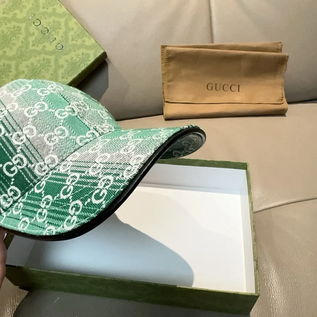 p90, Gucci (Gucci) new original baseball cap, gradient candy double G, 1:1 mold opening and customization at the counter! Original denim fabric + first-layer cowhide, light and breathable! Actual photo, suitable for men and women, basic head circumference 56cm, adjustable patch.