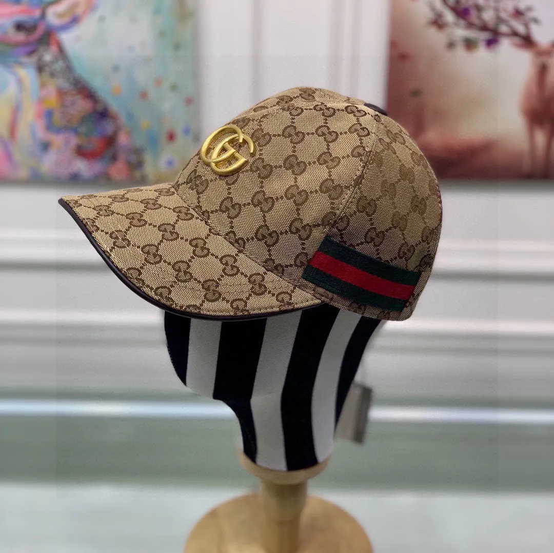 🉐100 new styles have arrived! Comes with a packaging bag, Gucci's new original baseball cap, metal double G, the latest model at the counter, 1:1 custom molding, genuine molding hardware, original canvas fabric + first-layer cowhide, original quality! The quality is great, the basic head circumference is 56cm, and the patch is adjustable.