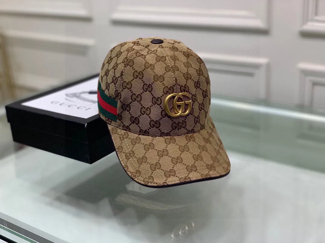 🉐100 new styles have arrived! Comes with a packaging bag, Gucci's new original baseball cap, metal double G, the latest model at the counter, 1:1 custom molding, genuine molding hardware, original canvas fabric + first-layer cowhide, original quality! The quality is great, the basic head circumference is 56cm, and the patch is adjustable.