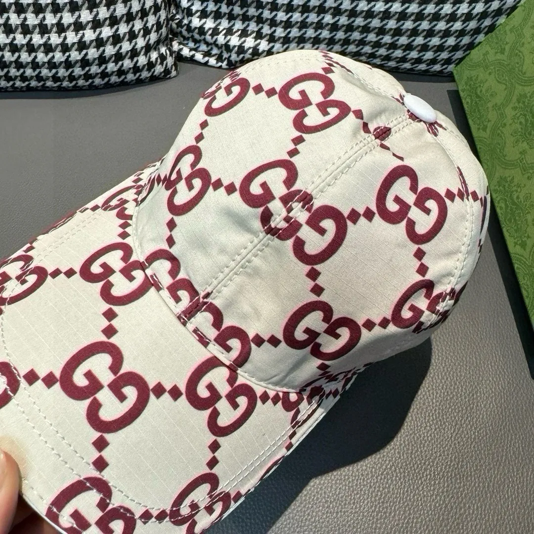 Batch 90, new model shipped from the official website, with packaging bag, Gucci's latest original baseball cap, large double G, 1:1 mold customization at the counter, perfect pattern, original canvas fabric + first-layer cowhide, light and breathable! The basic head circumference is 56cm, and the patch is adjustable.