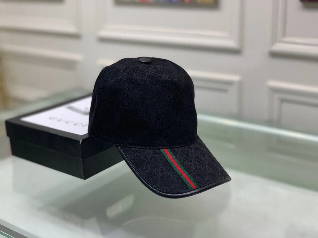 🉐120 Gucci (Gucci) classic original baseball cap, small vertical strips of webbing, 1:1 mold customization, original canvas fabric + first layer of cowhide, genuine leather edging, handsome and fashionable, popular for purchasing, versatile style for men and women, great quality! The basic head circumference is 56cm, and the patch is adjustable.