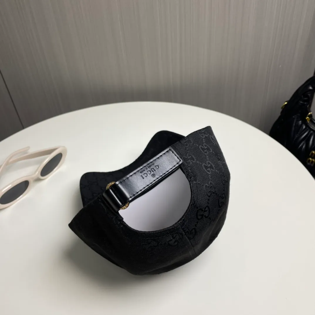 P56 [GUCCI Gucci]🌸2 official website is online simultaneously🎊 Korean version of the new British classic casual atmosphere customized model 1:1 original quality unisex baseball cap Meibang three-dimensional printed geological fabric high quality quality🔥🔥🔥
