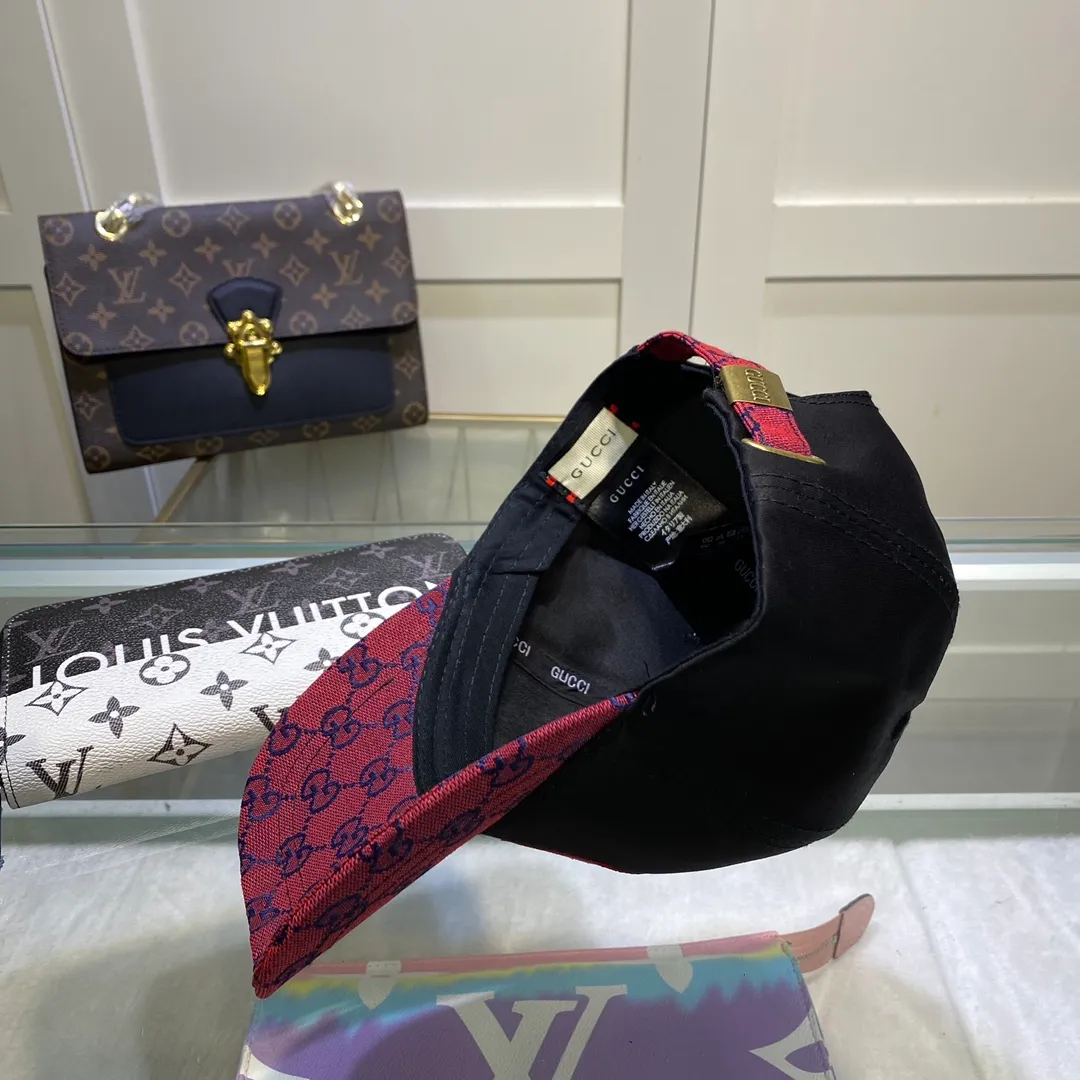 P70 with dust bag [GUCCI] 2022 counter new simple embroidered baseball cap, very trendy! Casual and sports style, classic production, super easy to match with clothes