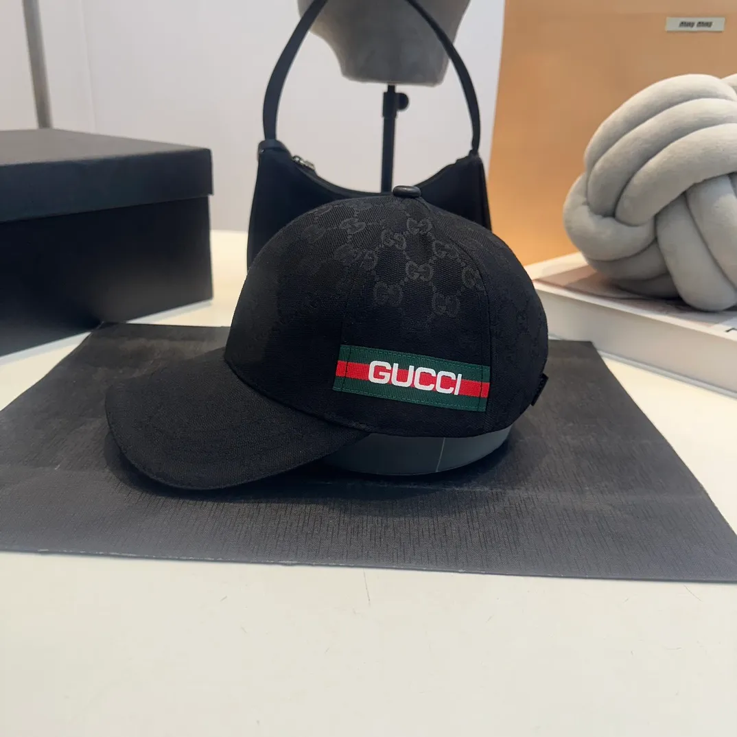 P54 GUCCI Gucci baseball cap👒 The workmanship is very exquisite, high-end and classy! Low-key luxury, easy to carry!