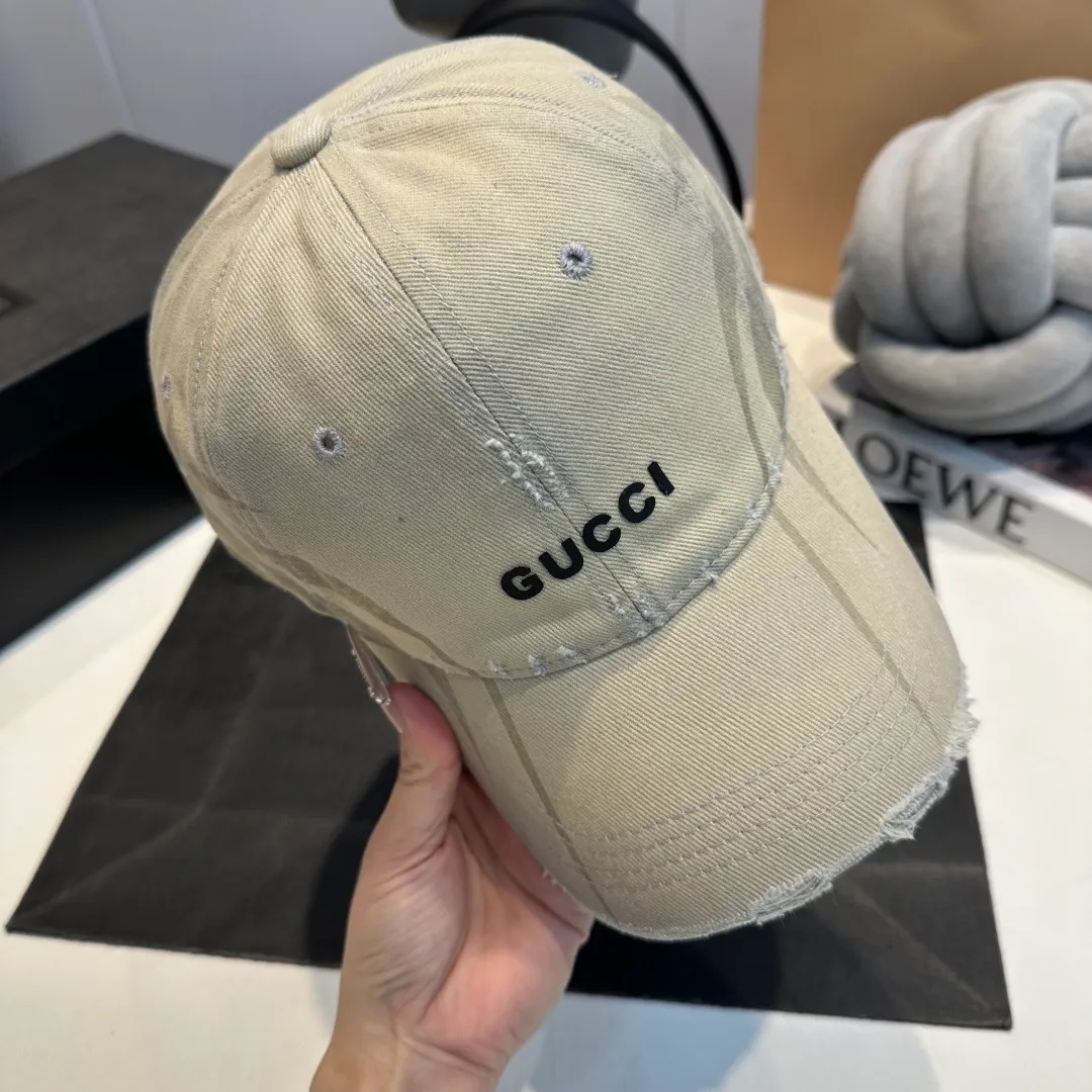 P60 GUCCI ripped baseball cap, the original quality is very popular, the craftsmanship is very exquisite, the atmosphere is high-end and classy! Low-key luxury, easy to carry! Running volume!