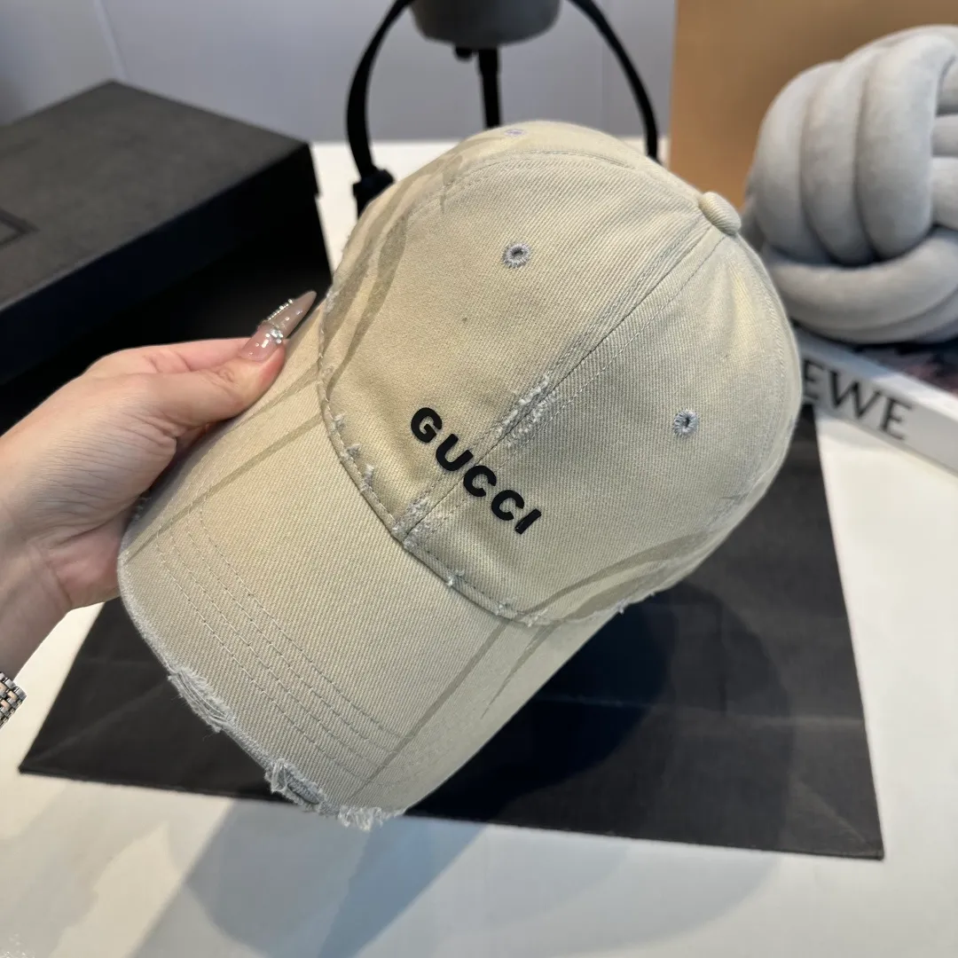 P60 GUCCI ripped baseball cap, the original quality is very popular, the craftsmanship is very exquisite, the atmosphere is high-end and classy! Low-key luxury, easy to carry! Running volume!