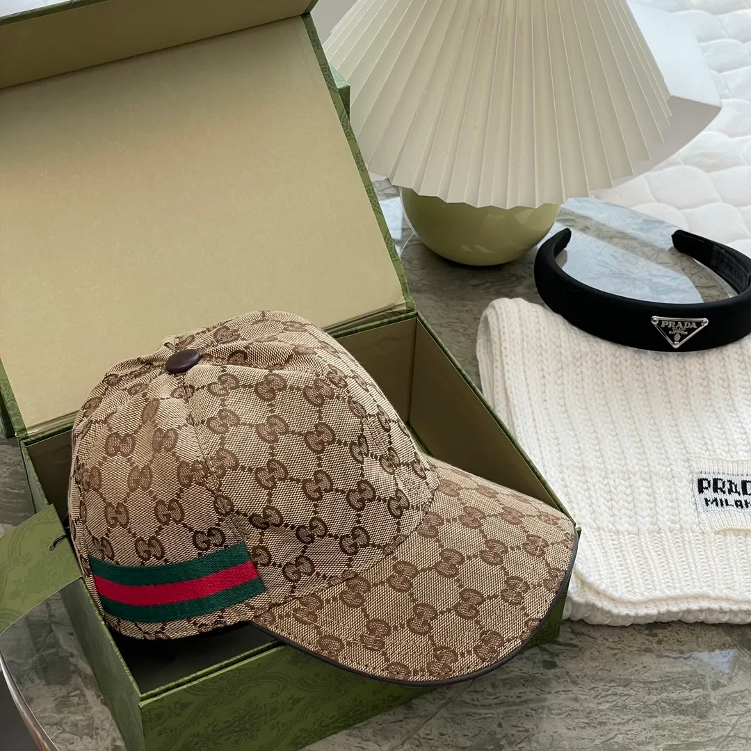 Special batch of 90 Gucci (Gucci) classic original baseball caps😍😍Customized with 1:1 mold opening at the counter, the highest version, original canvas fabric + first layer of cowhide, pure cotton lining, light and breathable! Photographed in real life, suitable for men and women in all seasons, basic head circumference 56cm, adjustable patches.