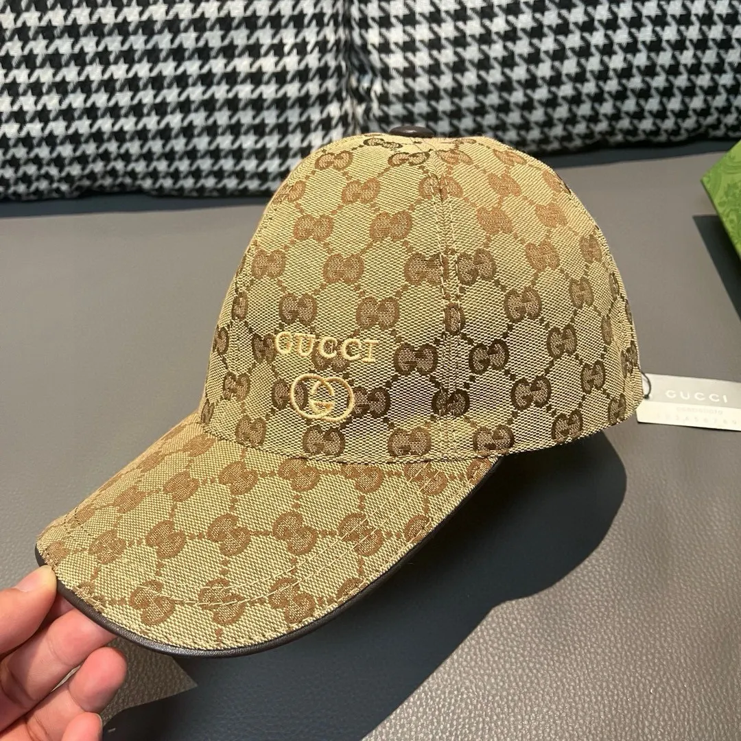 Batch of 900,000-year-old classic models shipped!   , Gucci (Gucci) classic original baseball cap 😍😍 small gold embroidery, 1:1 mold opening and customization at the counter, the highest version, original canvas + first-layer cowhide, pure cotton lining, light and breathable! Photographed in real life, suitable for men and women in all seasons, basic head circumference 56cm, adjustable patches.