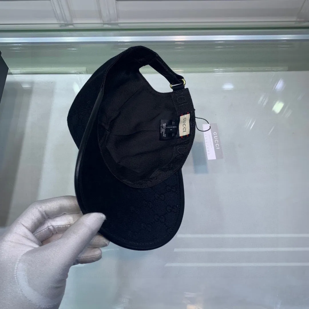 🉐120, Gucci (Gucci) classic original baseball cap, vertical small webbing, 1:1 mold customization, original canvas fabric + first-layer cowhide, red leather edge, handsome and fashionable, popular purchasing agency, versatile style for men and women, great quality! The basic head circumference is 56cm, and the patch is adjustable.