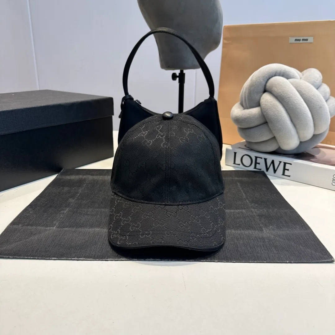 P60 Gucci (Gucci) classic original baseball cap😍Customized with 1:1 mold opening at the counter, the highest version, the original canvas is light and breathable! Photographed in real life, suitable for men and women in all seasons, basic head circumference 56cm, adjustable patches.