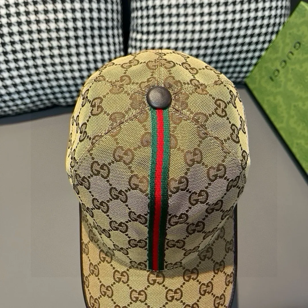 p90., Gucci (Gucci) classic original baseball cap, vertical small webbing, 1:1 mold customization, original canvas + first-layer cowhide, genuine leather edging, handsome and fashionable, popular purchasing agency, versatile style for men and women, great quality! The basic head circumference is 56cm, and the patch is adjustable.